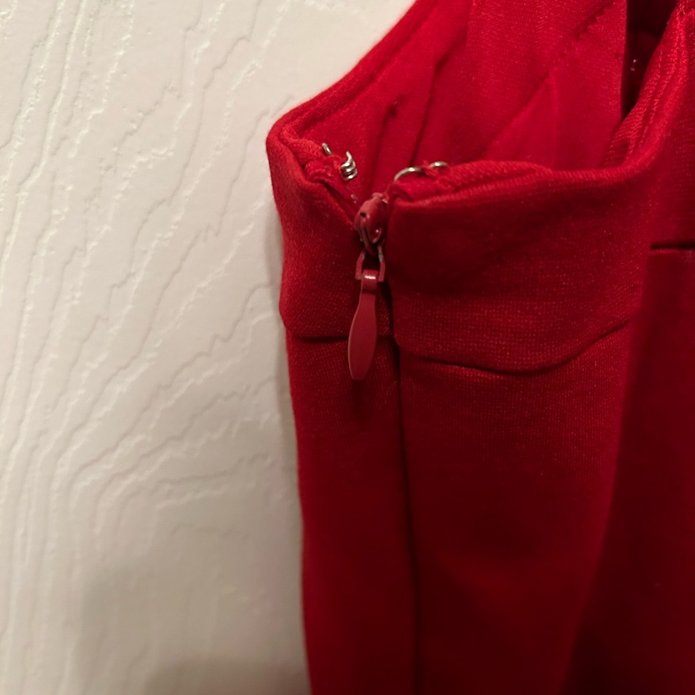 Red dress - Picture 3 of 3